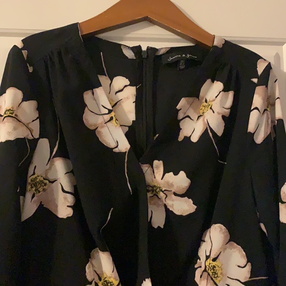 Floral romper. 3/4 sleeved. Size 6 - Picture 2 of 6